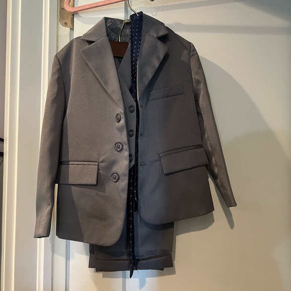 Toddler Suit 2T-3T - Picture 2 of 2